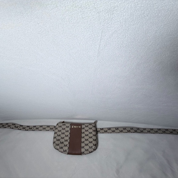 Michael Kors Women's Cream and Tan
Belt Bag - Picture 6 of 14